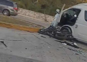 Accidente Bulevar Playa del Carmen: Motocicleta y Combi