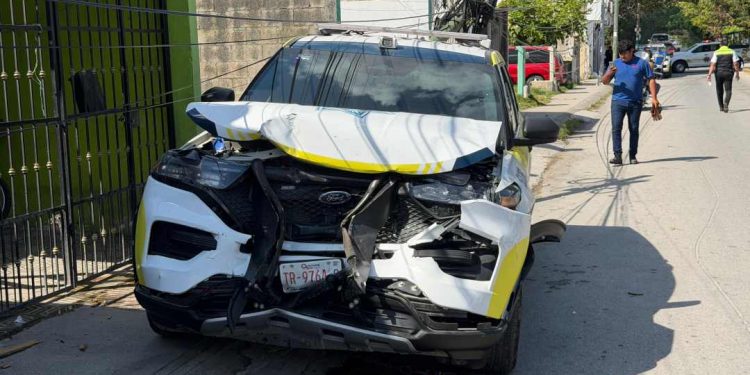 Accidente tránsito Cancún: Patrulla choca en Región 248