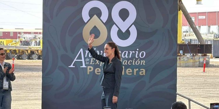Sheinbaum celebra expropiación petrolera en Pueblo Viejo