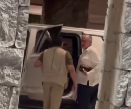 Difunden videos de llegada de Adán Augusto López a hotel en Cancún y desatan debate