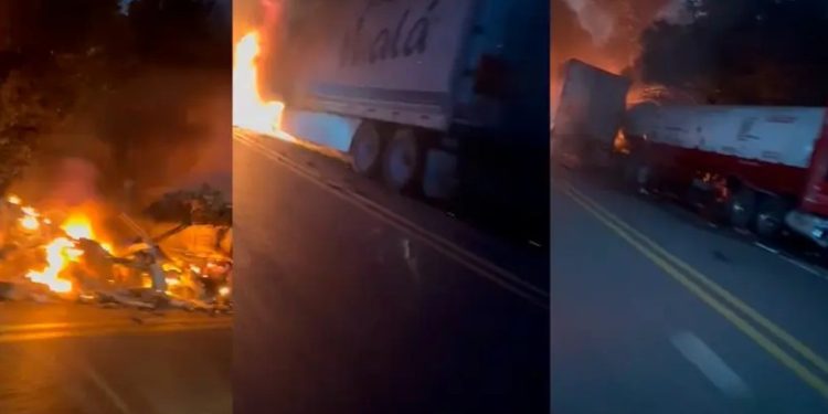 Choque frontal entre tráileres provoca incendio en la carretera Frontera–Ciudad del Carmen