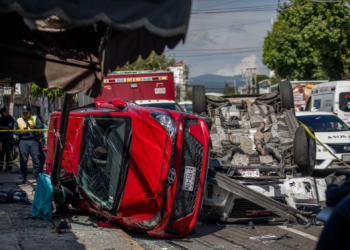 Video capta choque entre autobús de transporte y camioneta de reparto en la carretera federal 307: las imágenes que explican el accidente