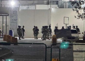 Realizan operativo y traslado de internos en la cárcel de Cancún durante la madrugada