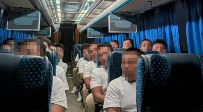 Trasladan a 104 reos del penal de Cancún al Cereso de Chetumal en operativo de seguridad