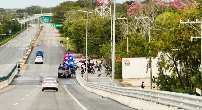 Localizan dos cuerpos a un costado de la carretera de Chetumal