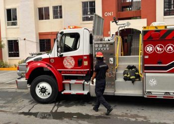 Incendio en departamento genera movilización de bomberos en Playa del Carmen