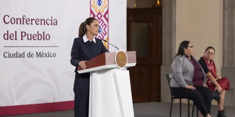 Sheinbaum asegura que refinería Deer Park funciona correctamente y confirma acuerdo para gasolina a menos de 24 pesos