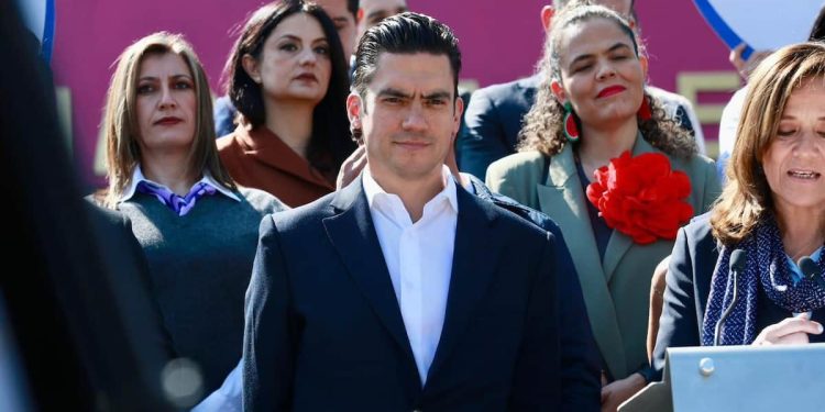 PAN negocia con PT y PVEM contra plan B