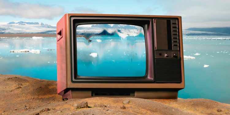 La chistosita TV pública violenta a periodistas