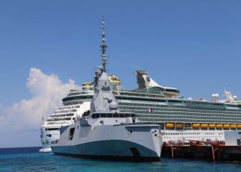 Fragata Amiral Ronarc'h atraca en Cozumel con alta tecnología