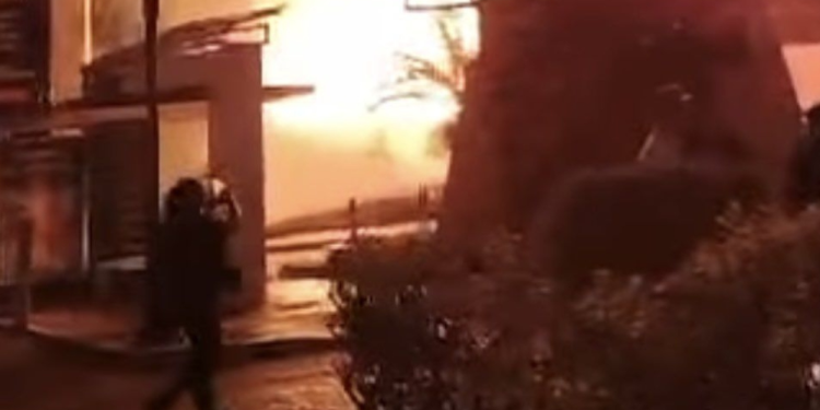 Incendio zona hotelera Cancún: Palapa Xcaret destruida