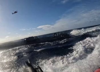 Guardia Costera frustra contrabando cocaína semisumergible