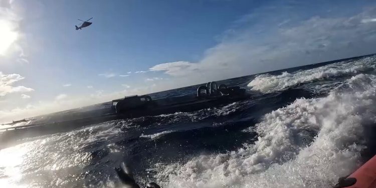 Guardia Costera frustra contrabando cocaína semisumergible