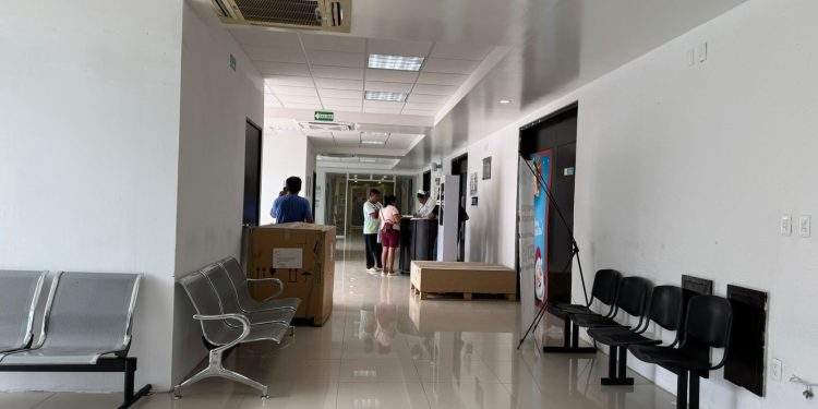 Hospital Carrillo Puerto falta personal: cesárea imposible