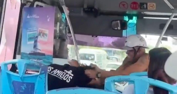 Sujeto agrede a mujer en transporte público sobre avenida Tulum Cancún