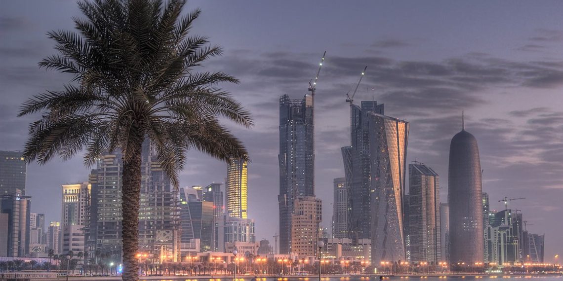 Qatar avanza en una reapertura parcial