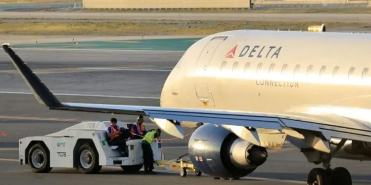 Delta reduce vuelos a México por alza de turbosina