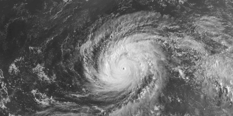 Supertifón Sinlaku amenaza Islas Marianas del Norte