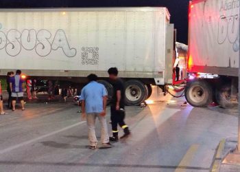 Motociclista muere en choque con tráiler en López Portillo Cancún