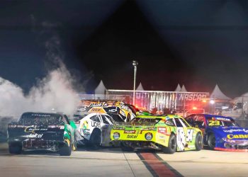 Choque múltiple NASCAR Tulum paraliza competencia