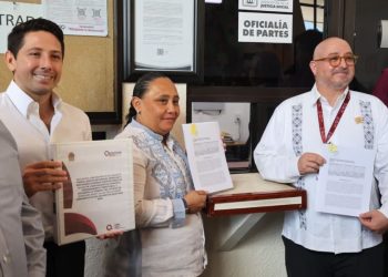 Cristina Torres entrega reformas vivienda agua Quintana Roo
