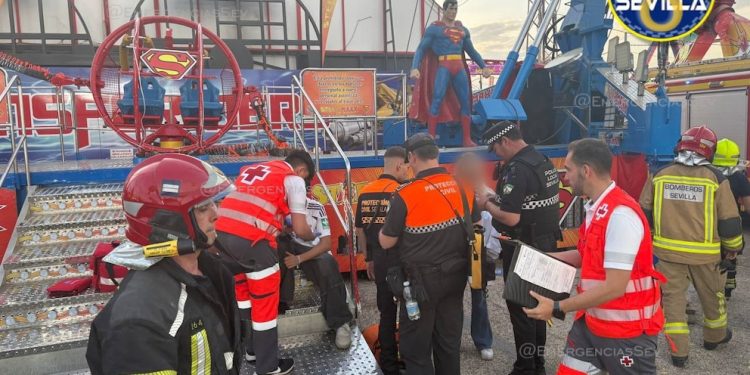 Accidente atracción Feria de Sevilla deja cuatro heridos