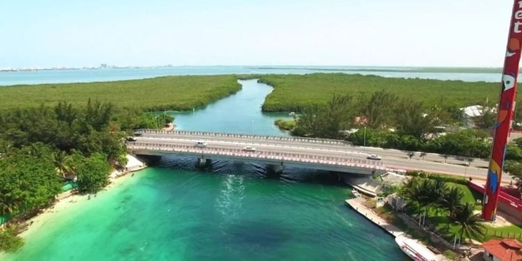 Extranjero herido rescatan en Laguna Nichupté