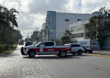 Motociclista muere impactado por camión en avenida Cobá Cancún