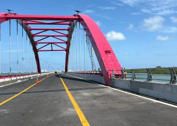 Claudia Sheinbaum recorre Puente Nichupté en Cancún
