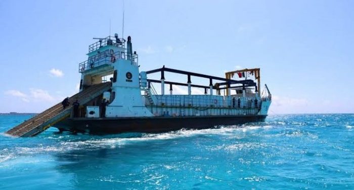 Semar despliega 13 buques para contener sargazo Quintana Roo