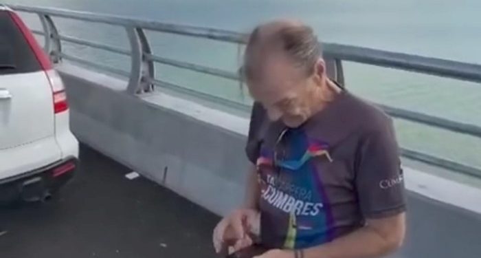 Ciclista confronta automovilista detenido sobre ciclovía Puente Nichupté