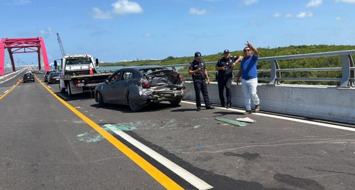 Accidente Puente Nichupté causa cierre de carril en Cancún