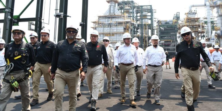 Director de Pemex supervisa Refinería Olmeca en Dos Bocas
