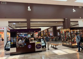 Apagones Plaza Las Américas Playa del Carmen vacían el lugar