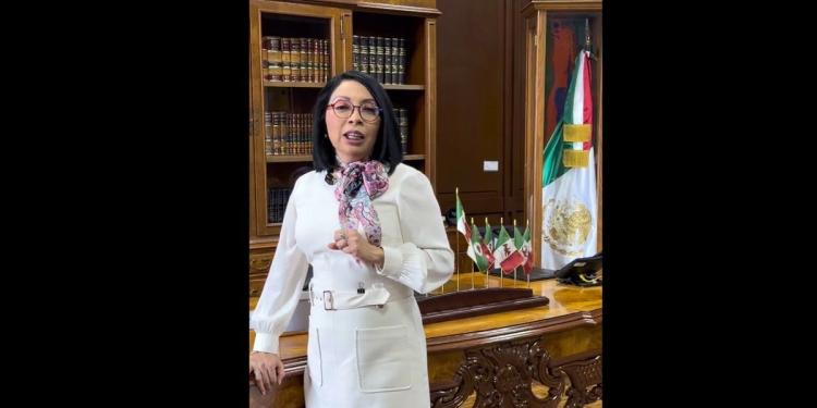 Renuncia Esthela Damián 