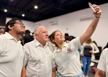 Rafa Marín dialoga con jóvenes de Chetumal
