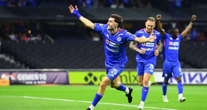Cruz Azul avanza a semifinales con golazo de Paradela ante Atlas
