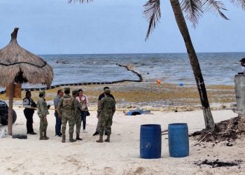 Autoridades hallan a hombre sin vida flotando en Playa del Carmen