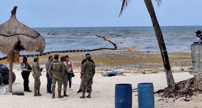 Autoridades hallan a hombre sin vida flotando en Playa del Carmen