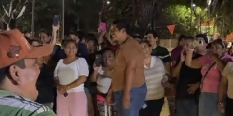 Bonfil celebra el regreso de Javier Dávila