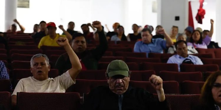 CNTE intensifica huelga y lleva su protesta a los medios