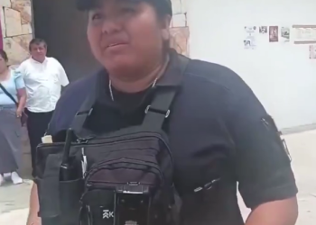 Alcalde de Tulum en polémica por retiro de manta de protesta