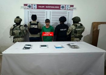 Operativo de autoridades durante la detención de personas con presuntas drogas en Tulum.