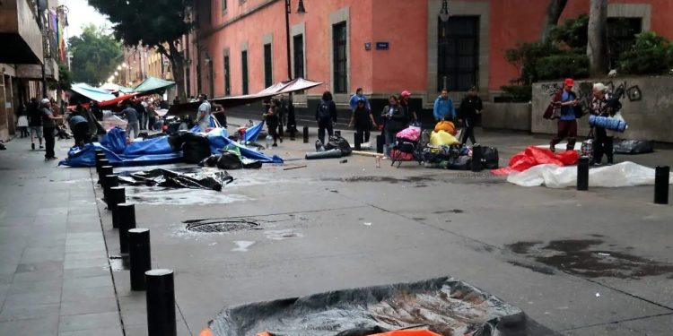 CNTE levanta el plantón en el Centro Histórico de CDMX