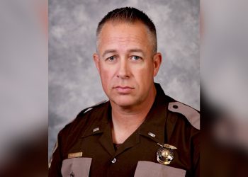 Donald Trump anuncia la nominación de Lance Schroyer como director del ICE en Estados Unidos.