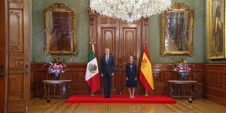 Claudia Sheinbaum y el rey Felipe VI en reunión diplomática en México