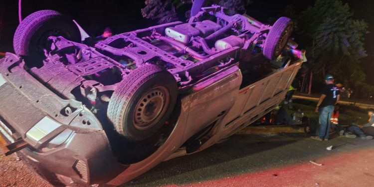 Volcadura en boulevard Playa del Carmen deja ocho lesionados