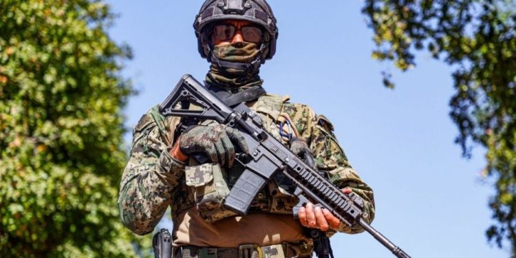 Autoridades desmantelan laboratorios clandestinos en Sinaloa y aseguran más de dos toneladas de metanfetamina
