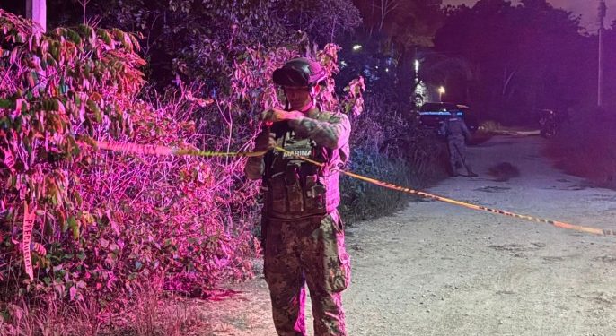 Intento de asalto en Cancún moviliza a policías y paramédicos en la Supermanzana 311.