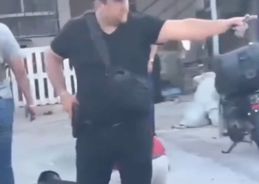 Policías de Investigación de Quintana Roo señalados por presunto ingreso sin orden a una vivienda en Cancún.